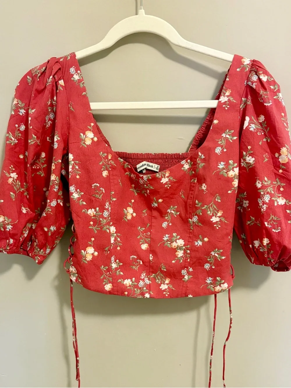 Abercrombie & Fitch Red Floral Puff-Sleeve Crop Top